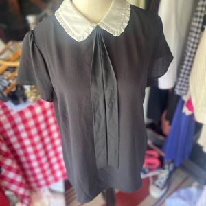 Cece Short Sleeve Blouse with Peter Pan Collar. size M.